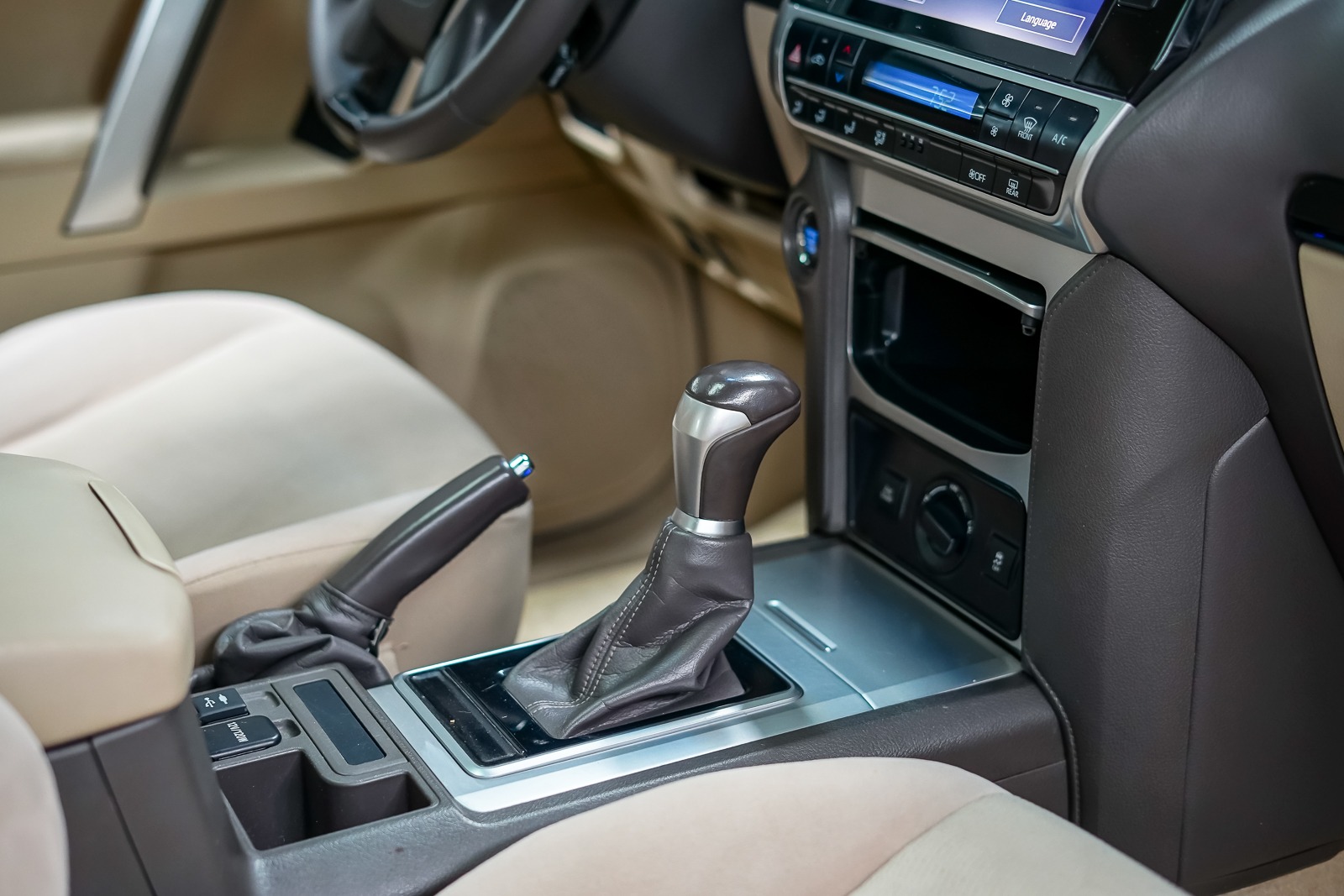 2018 Toyota Land Cruiser Prado GXR – Reliable Full-Size 4x4 SUV (GCC Specs) - Image 12