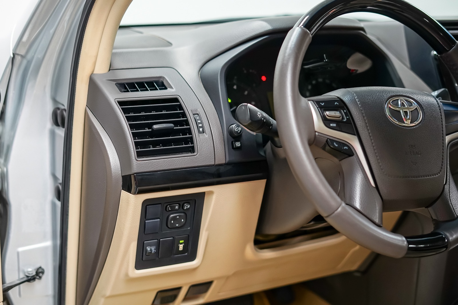 2018 Toyota Land Cruiser Prado GXR – Reliable Full-Size 4x4 SUV (GCC Specs) - Image 16