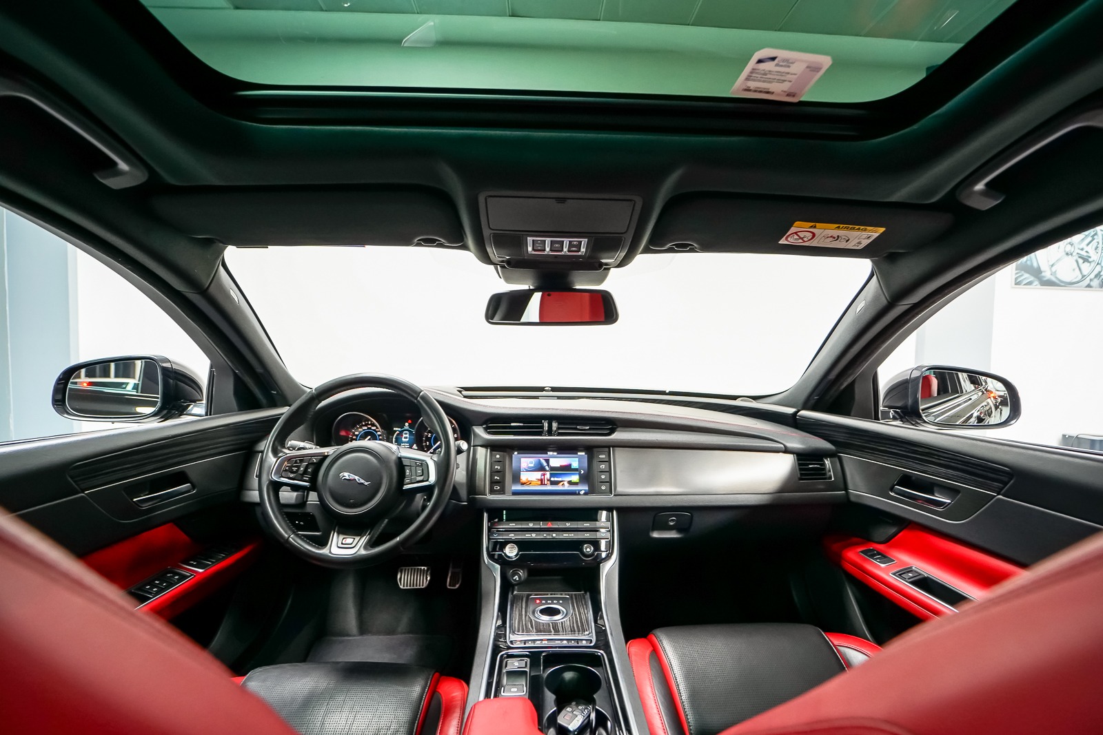 2016 Jaguar XF-S P380 AWD - Supercharged V6 Luxury Sedan (GCC Specs) - Image 10
