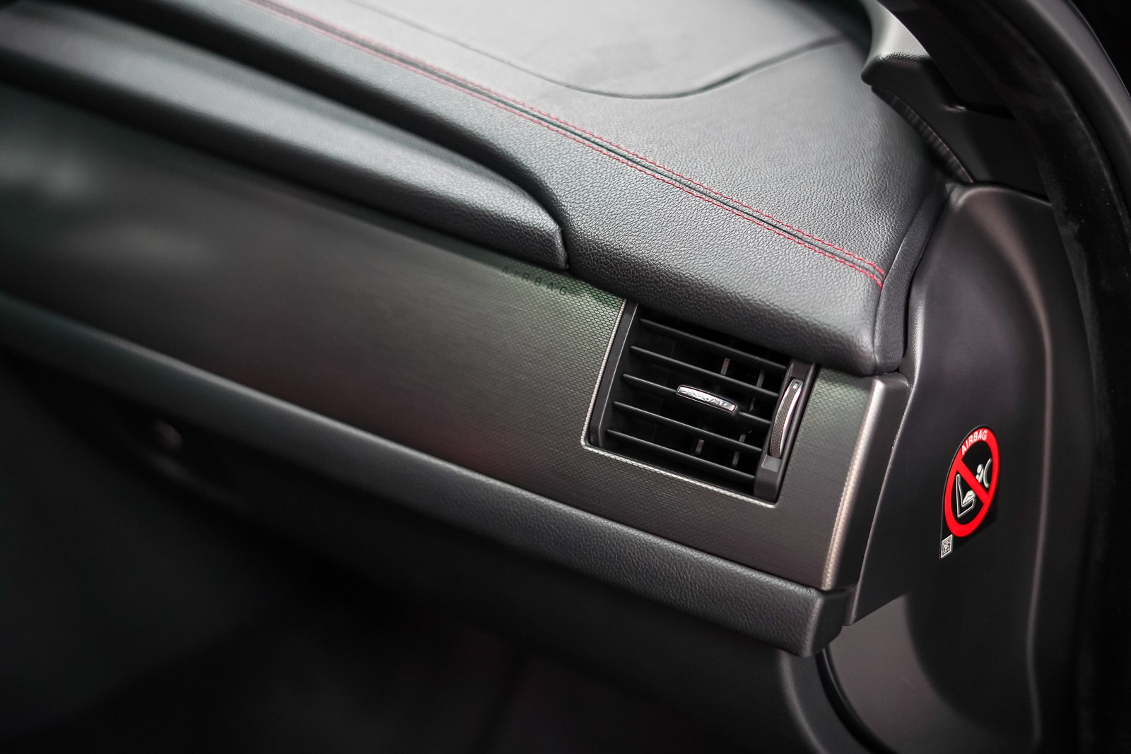 2016 Jaguar XF-S P380 AWD - Supercharged V6 Luxury Sedan (GCC Specs) - Image 19