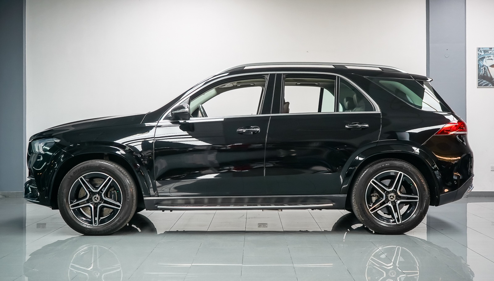 2019 Mercedes-Benz GLE 450 AMG Line 4MATIC – Luxury Family SUV (GCC Specs) - Image 13