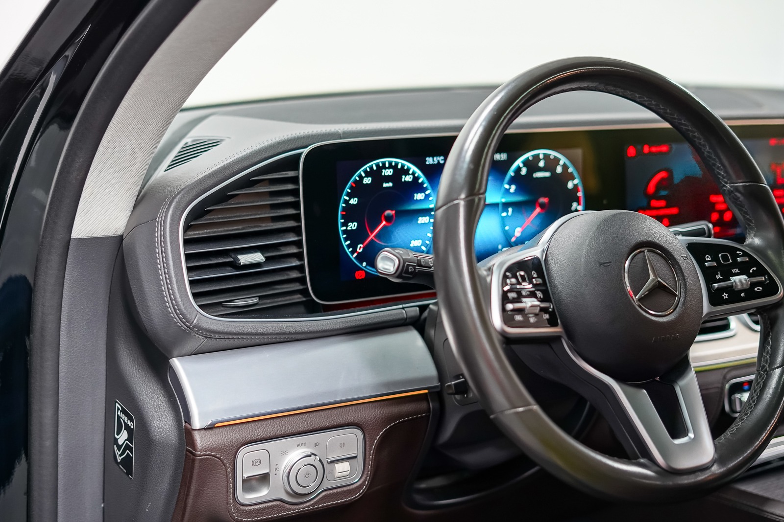 2019 Mercedes-Benz GLE 450 AMG Line 4MATIC – Luxury Family SUV (GCC Specs) - Image 18